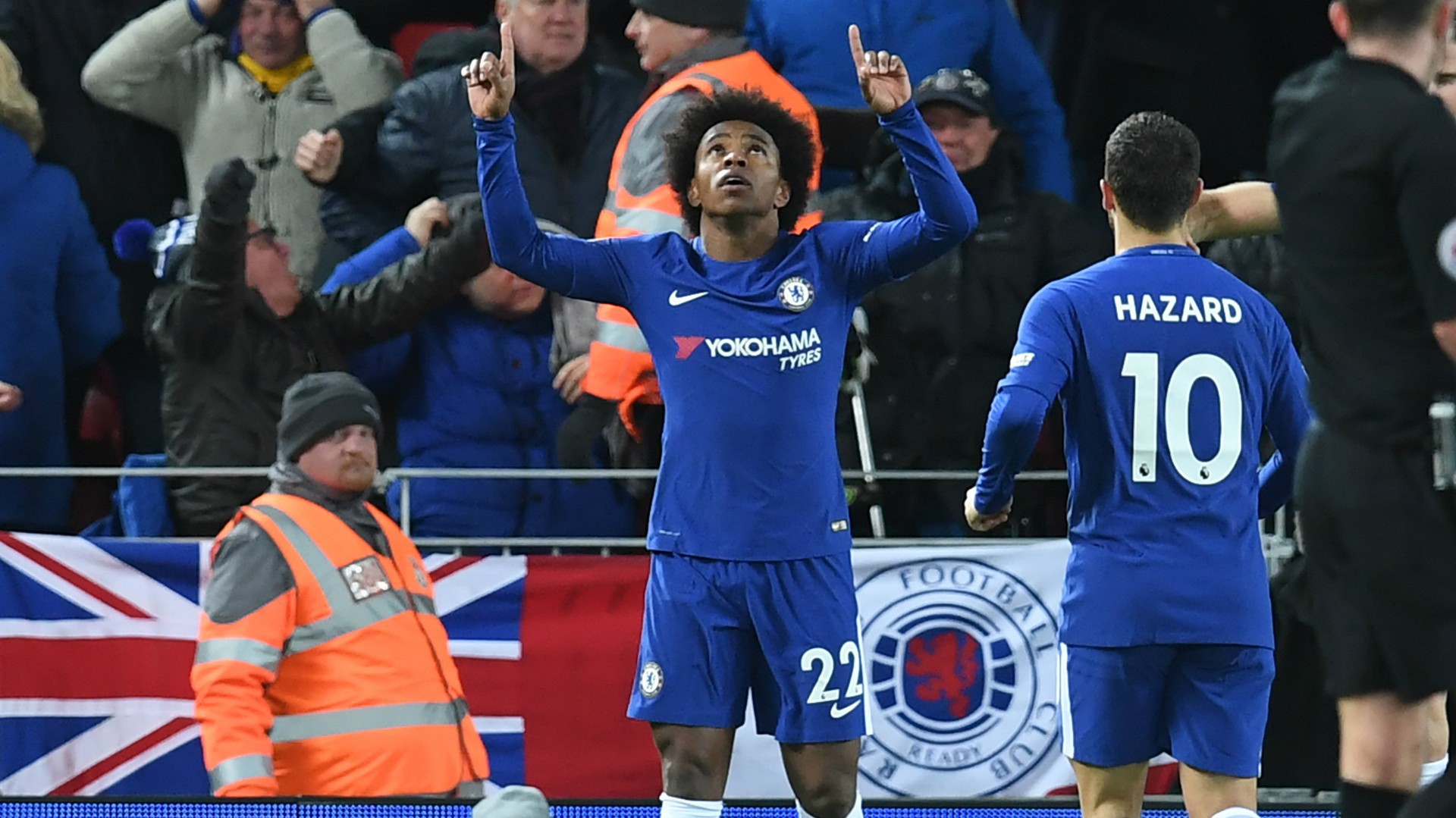Bộ đôi Eden Hazard và Willian không chuyền cho Alvaro Morata vì không tin tưởng