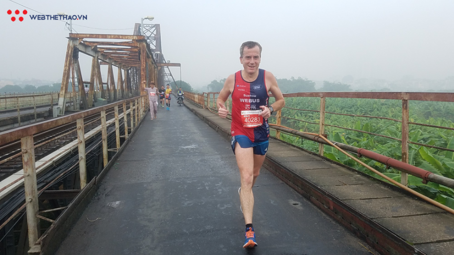 Tượng đài điền kinh Bùi Lương: Xúc động tham dự giải chạy marathon Hà Nội - Ảnh 7.