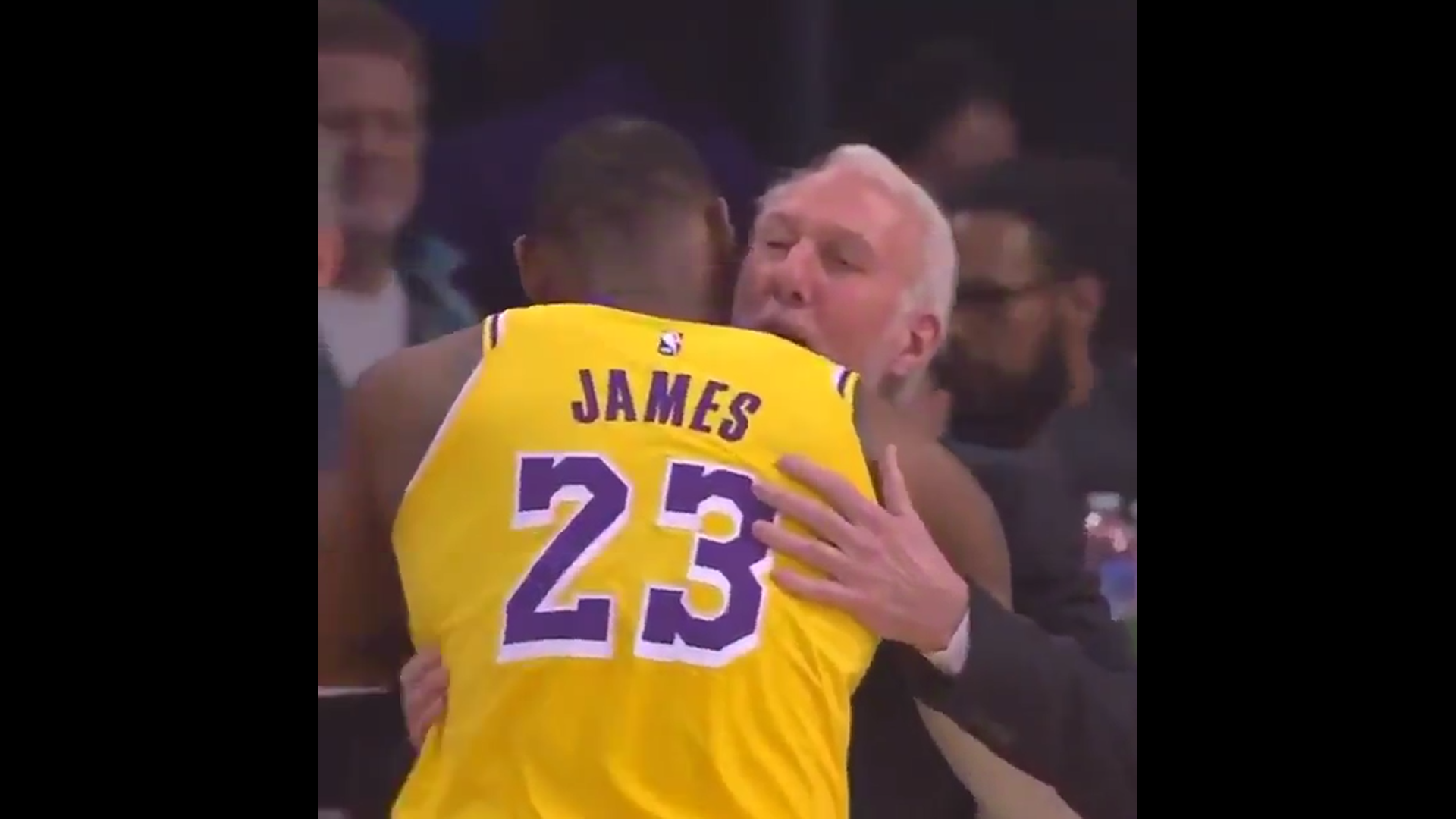 HLV Gregg Popovich khéo "troll" LeBron James: "Tôi đã sợ chết khiếp"