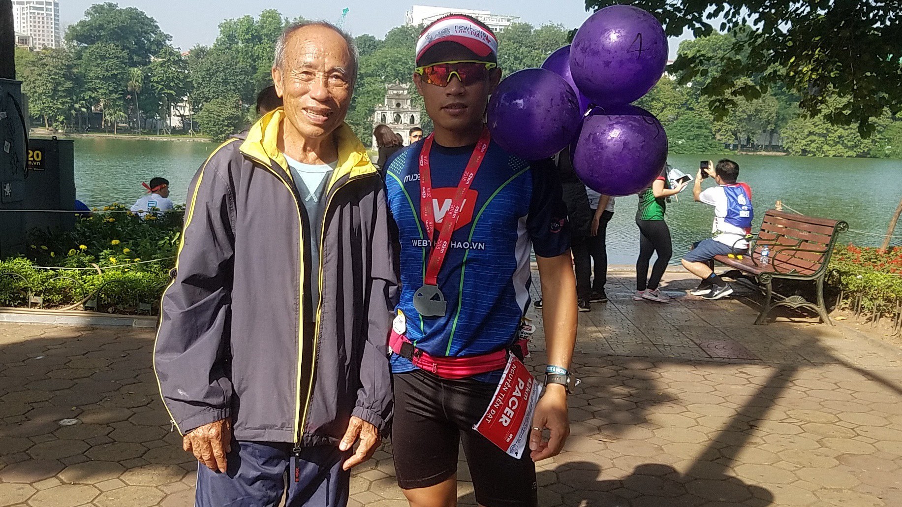 Tượng đài điền kinh Bùi Lương: Xúc động tham dự giải chạy marathon Hà Nội