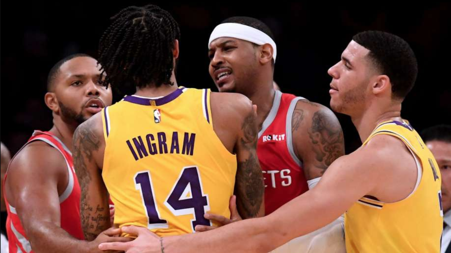 Đi ngược với các đồng đội, Carmelo Anthony nghĩ Chris Paul phải bị cấm thi đấu "chục trận là ít"