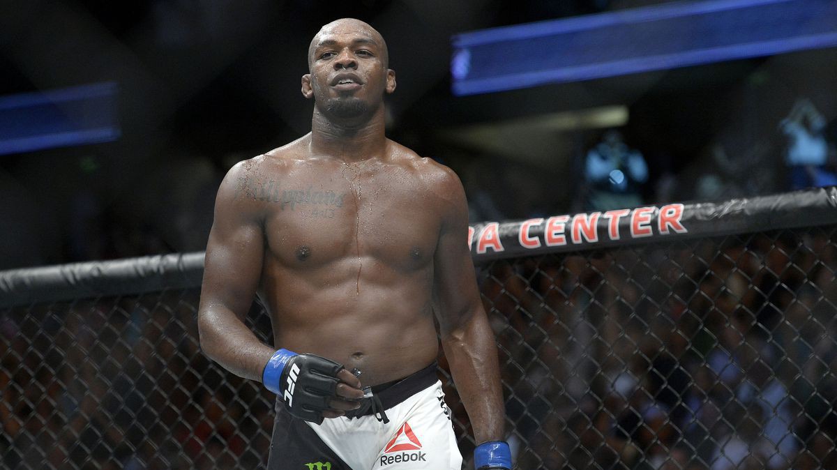 Jon Jones: "Lượng steroid họ tìm thấy trong máu tôi ở UFC 214 chỉ như muối bỏ bể"
