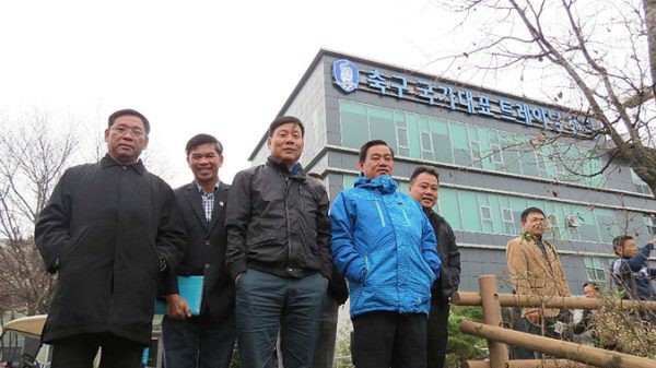 Xuất và nhập từ "du học bóng đá"