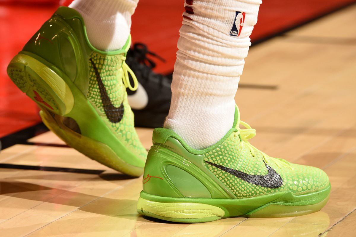 Top những đôi giày bóng rổ đẹp và độc nhất trong tuần mở màn NBA 2018-19 - Ảnh 12. Top những đôi giày bóng rổ đẹp và độc nhất trong tuần mở màn NBA 2018-19 - Ảnh 12.