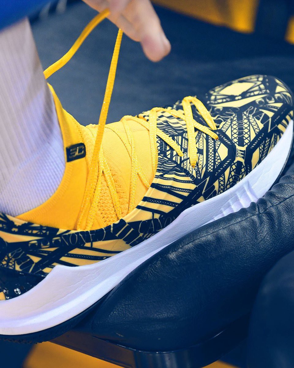 Top những đôi giày bóng rổ đẹp và độc nhất trong tuần mở màn NBA 2018-19 - Ảnh 2. Top những đôi giày bóng rổ đẹp và độc nhất trong tuần mở màn NBA 2018-19 - Ảnh 2.