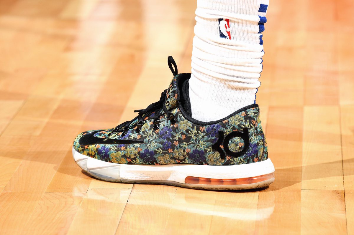 Top những đôi giày bóng rổ đẹp và độc nhất trong tuần mở màn NBA 2018-19 - Ảnh 10. Top những đôi giày bóng rổ đẹp và độc nhất trong tuần mở màn NBA 2018-19 - Ảnh 10.