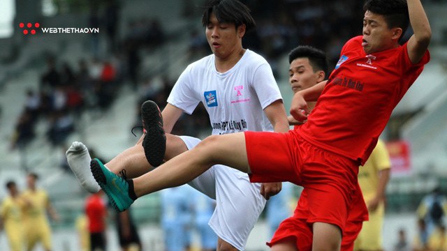 Những pha bóng không thua "dân chuyên nghiệp" của các cầu thủ khoác áo học trò