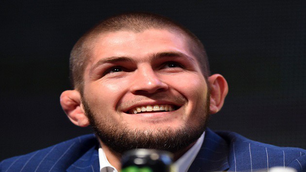 Khabib đá xoáy cực "thốn" với màn phân tích trận đấu của McGregor
