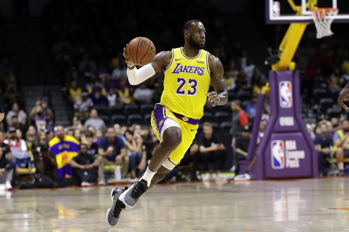 Đội nào cũng muốn ném 3 điểm như Stephen Curry, bảo sao NBA mùa này bùng nổ điểm số như thế - Ảnh 1. Đội nào cũng muốn ném 3 điểm như Stephen Curry, bảo sao NBA mùa này bùng nổ điểm số như thế - Ảnh 1.
