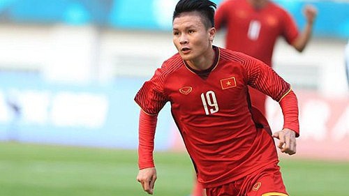 “Vua đá phạt” Quang Hải... chịu thua đồng đội trong bài sút xà ngang