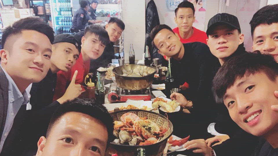Đội tuyển Việt Nam chơi thả ga, Xuân Trường, Đức Huy lạc lối ở Seoul