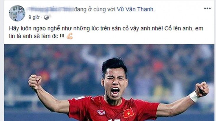 Bạn gái đẹp tựa thiên thần động viên Văn Thanh “ngạo nghễ” với chấn thương