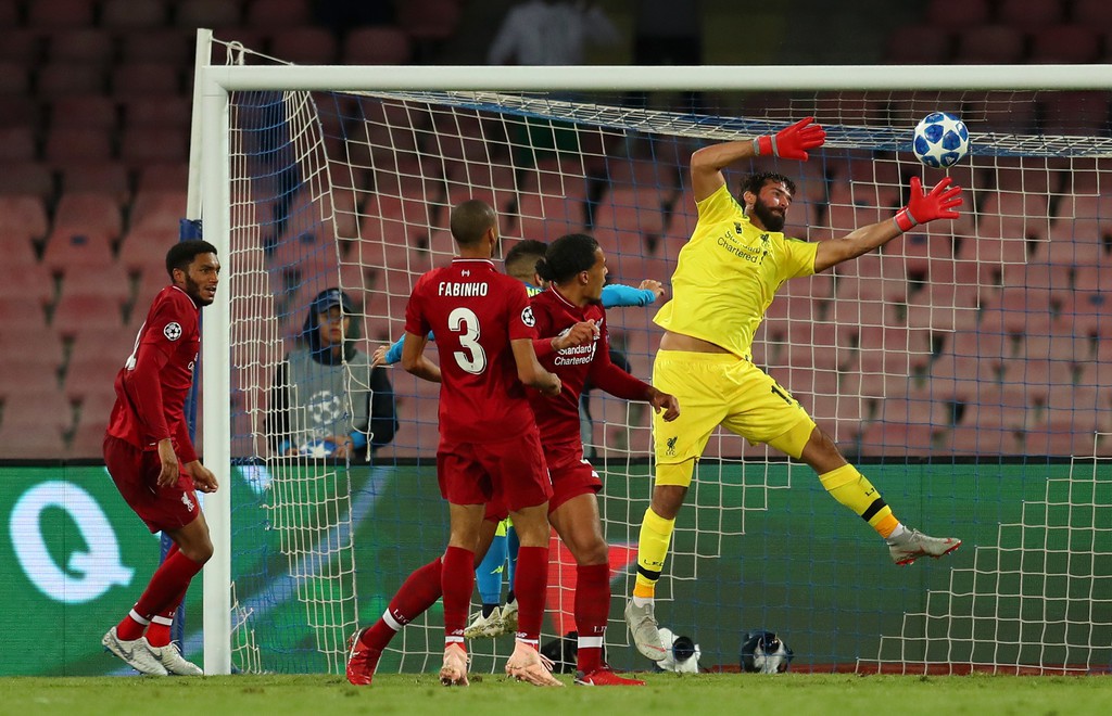 Liverpool vs Cardiff: Alisson san bằng kỷ lục, Salah “hành hạ” tân binh - Ảnh 2. Liverpool vs Cardiff: Alisson san bằng kỷ lục, Salah “hành hạ” tân binh - Ảnh 2.