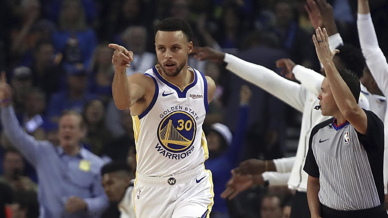 Như một thói quen, Stephen Curry tiếp tục nhẹ nhàng phá kỷ lục ném 3 sau 22 năm