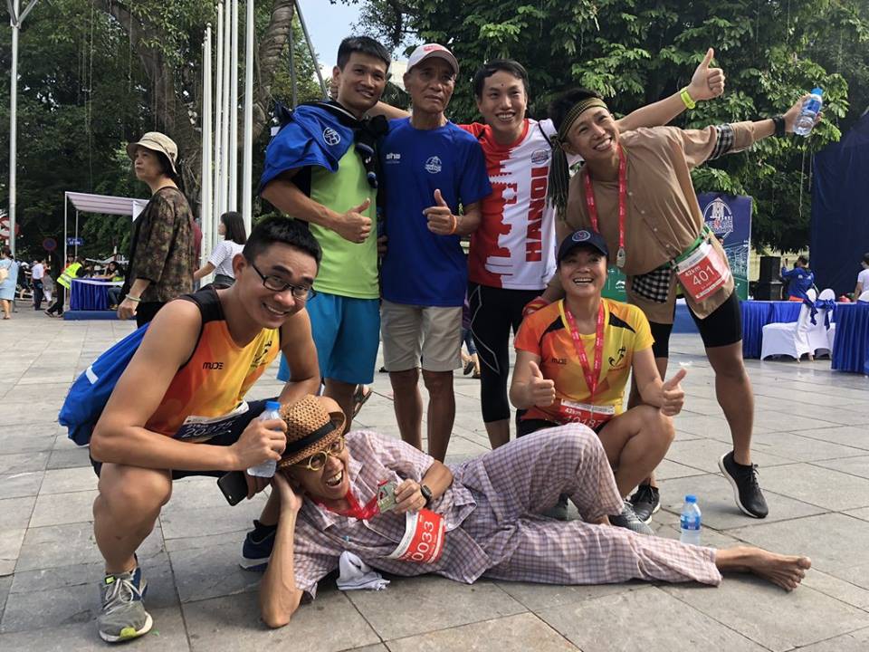 Wah Sing Tan: Vua chân đất U70 tuổi chạy marathon ở Hà Nội - Ảnh 10. Wah Sing Tan: Vua chân đất U70 tuổi chạy marathon ở Hà Nội - Ảnh 10.
