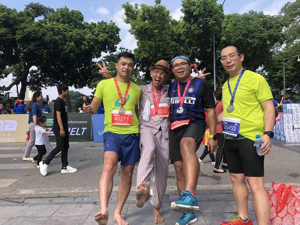 Wah Sing Tan: Vua chân đất U70 tuổi chạy marathon ở Hà Nội - Ảnh 13. Wah Sing Tan: Vua chân đất U70 tuổi chạy marathon ở Hà Nội - Ảnh 13.