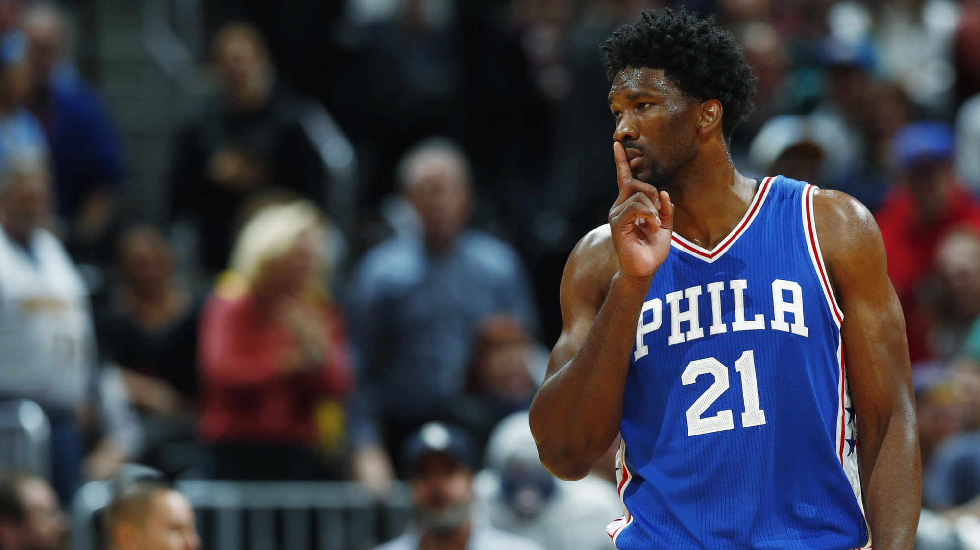 Joel Embiid sánh vai 6 huyền thoại NBA sau 100 trận đầu tiên trong sự nghiệp