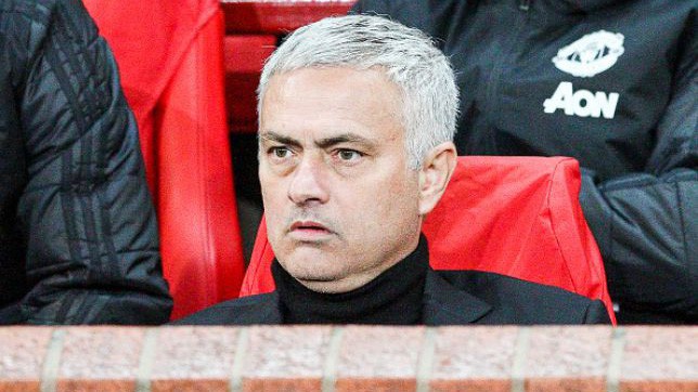 Lukaku đỡ quả bóng không nổi, NHM Man Utd vỗ tay ủng hộ lý do Mourinho cho tiền đạo người Bỉ dự bị trước Everton