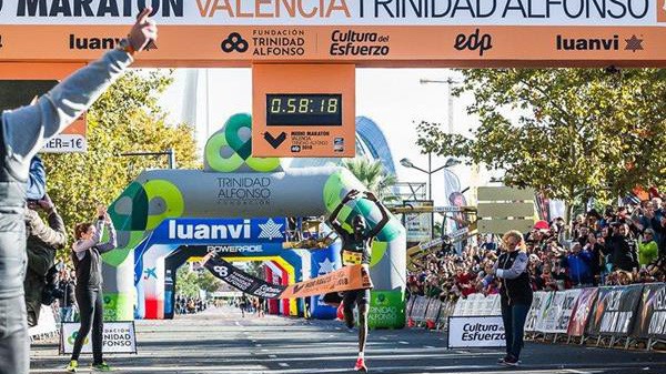 Abraham Kiptum vượt qua Zersenay Tadese trở thành VĐV chạy half marathon nhanh nhất hành tinh