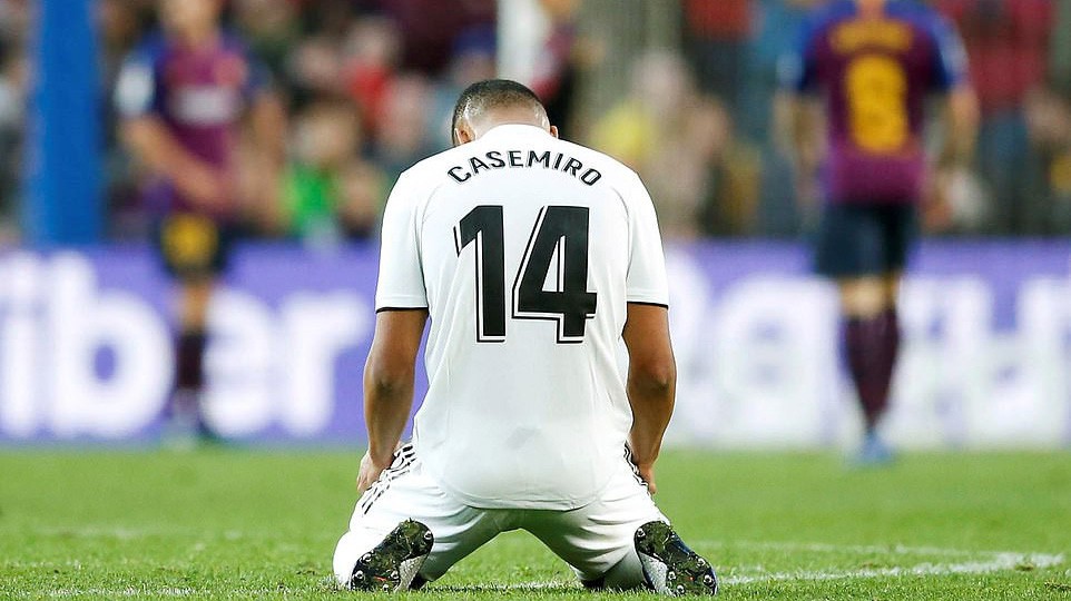 Chưa hả dạ, Barca xát thêm muối vào "nỗi đau 5-1" của Real Madrid bằng tấm ảnh "troll" nổi tiếng