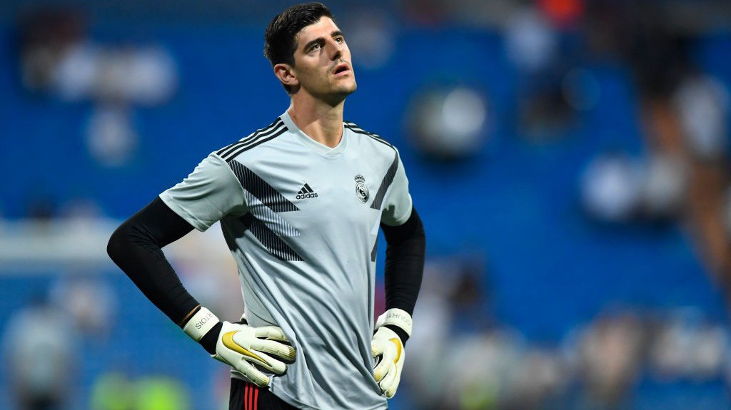 CĐV Chelsea hả hê, "troll" Courtois không thương tiếc sau khi thủng lưới 5 bàn ở El Clasico
