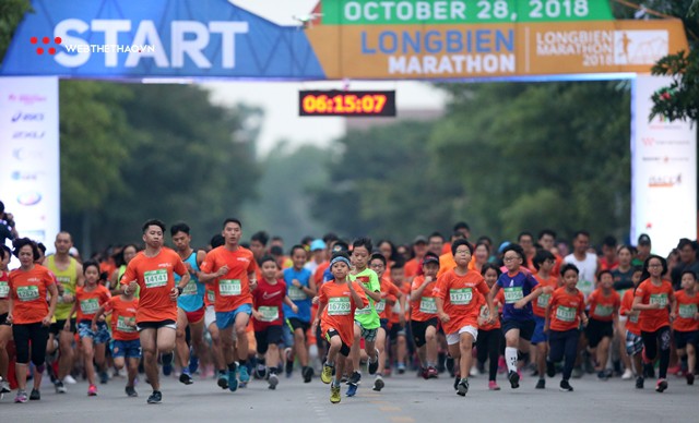 Cười nghiêng ngả với những siêu quậy nhí tại Longbien Marathon 2018 - Ảnh 2. Cười nghiêng ngả với những siêu quậy nhí tại Longbien Marathon 2018 - Ảnh 2.