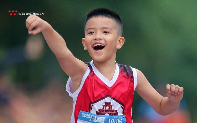 Cười nghiêng ngả với những siêu quậy nhí tại Longbien Marathon 2018 - Ảnh 20. Cười nghiêng ngả với những siêu quậy nhí tại Longbien Marathon 2018 - Ảnh 20.