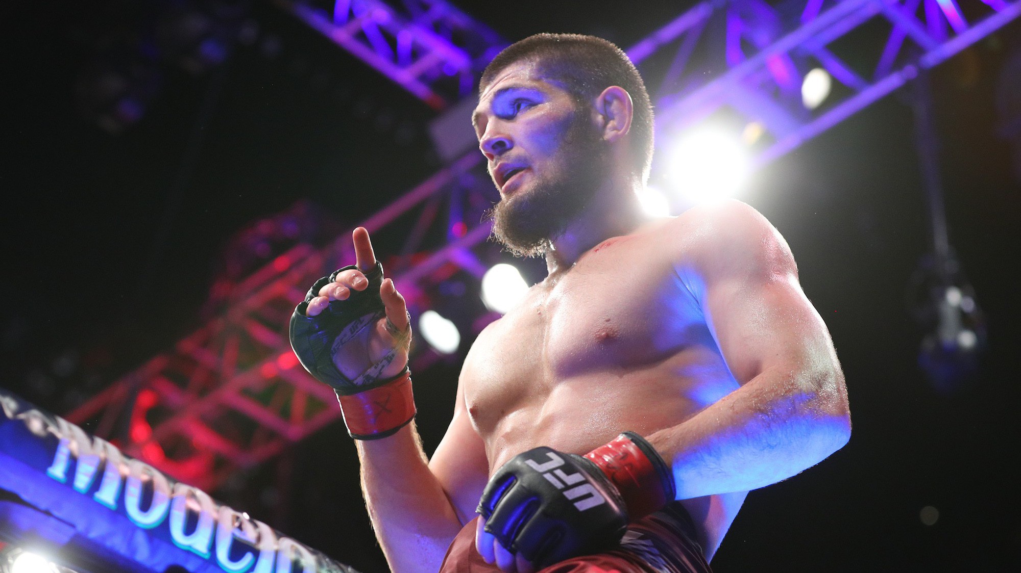 Tiết lộ mới của Khabib chứng minh UFC mới là kẻ đứng sau vụ tấn công xe bus?