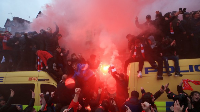 CĐV Liverpool bị tấn công trước trận gặp Napoli