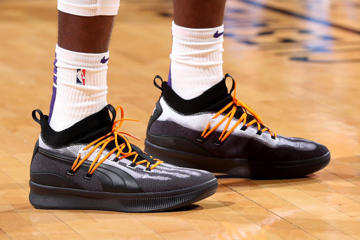 Phiên bản Halloween với tên gọi X-Ray trên Puma Clyde Court của DeAndre Ayton. Phiên bản Halloween với tên gọi X-Ray trên Puma Clyde Court của DeAndre Ayton.