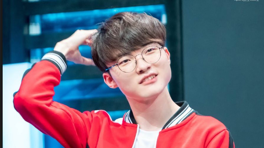 Sự nghiệp thăng trầm của Faker khi khoác áo đội tuyển SKT T1