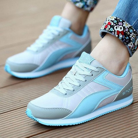 Giày thể thao màu gì dễ phối đồ nhất? - Ảnh 9. Giày thể thao màu gì dễ phối đồ nhất? - Ảnh 9.