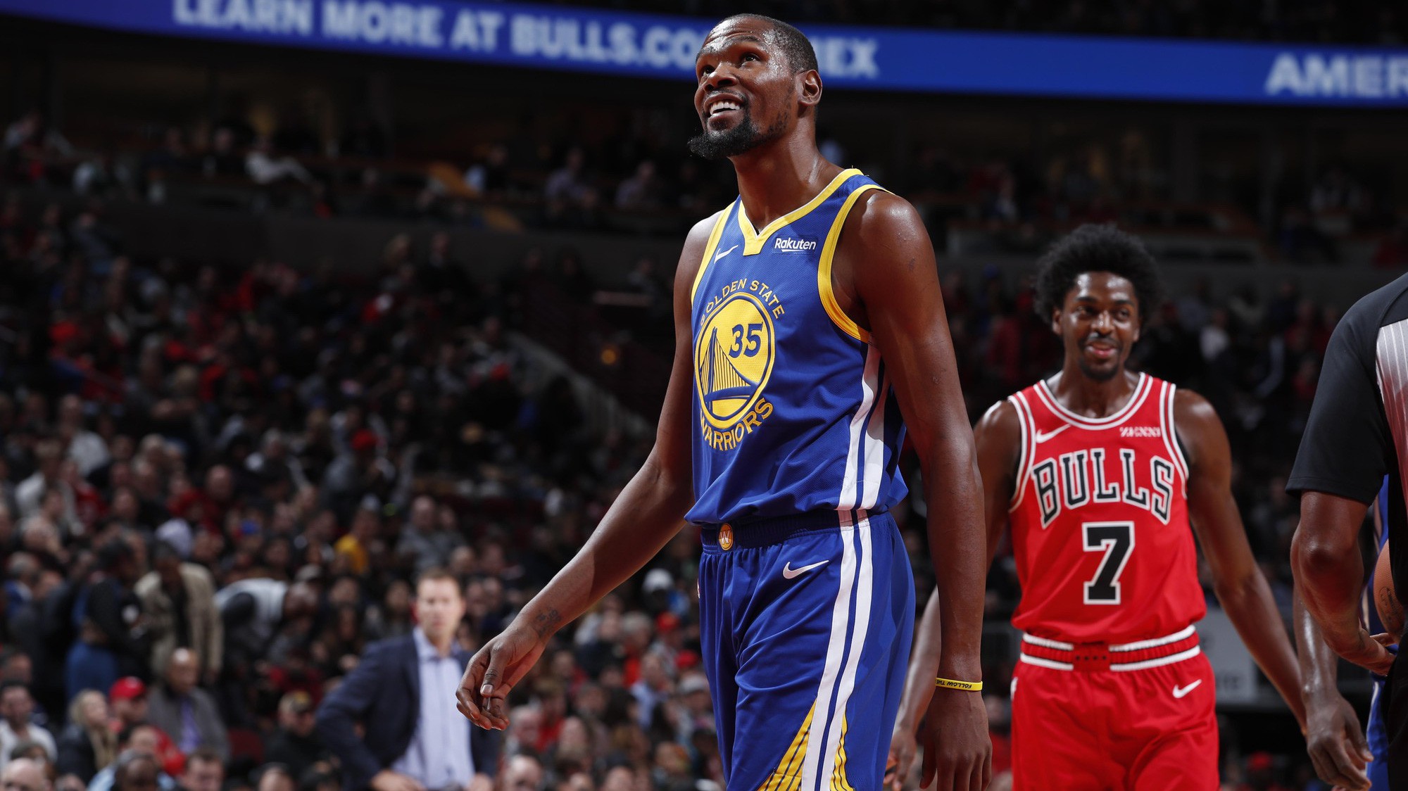 Nghi vấn Klay Thompson lập kỷ lục 3 điểm là nhờ bàn tay thần kỳ của Kevin Durant