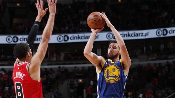 Nhờ Klay Thompson, Golden State Warriors tiện tay phá luôn kỷ lục của Cleveland Cavaliers thời LeBron James