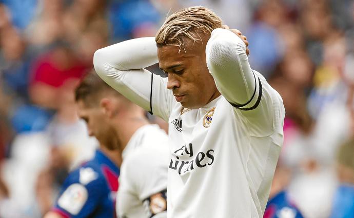 3 lý do gây sốc khiến Julen Lopetegui bị Real Madrid sa thải - Ảnh 9. 3 lý do gây sốc khiến Julen Lopetegui bị Real Madrid sa thải - Ảnh 9.