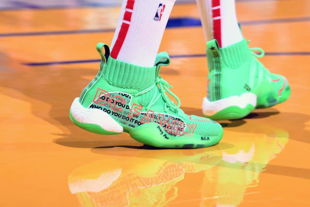 Top những mẫu giày bóng rổ đỉnh nhất tuần thứ 2 NBA: Tuần của sự tri ân và những đôi giày đầy ý nghĩa - Ảnh 4. Top những mẫu giày bóng rổ đỉnh nhất tuần thứ 2 NBA: Tuần của sự tri ân và những đôi giày đầy ý nghĩa - Ảnh 4.