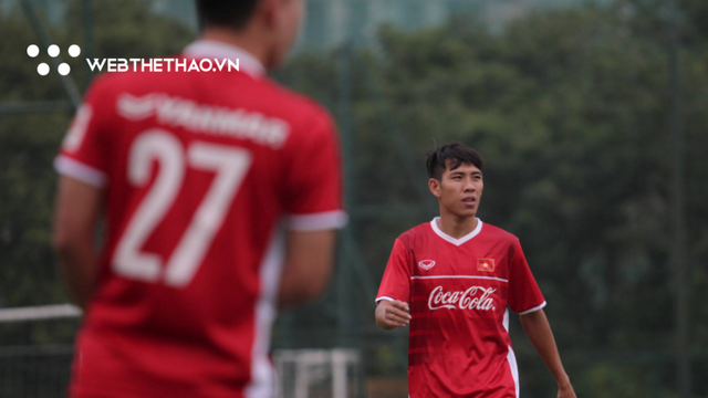Quốc Chí thức tới 6h sáng tâm sự cùng đồng đội sau khi bị loại ở AFF Cup 2018