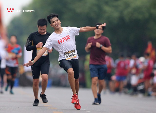 Longbien Marathon 2018: Họ đã lướt trên những đôi cánh của ước mơ! - Ảnh 13. Longbien Marathon 2018: Họ đã lướt trên những đôi cánh của ước mơ! - Ảnh 13.