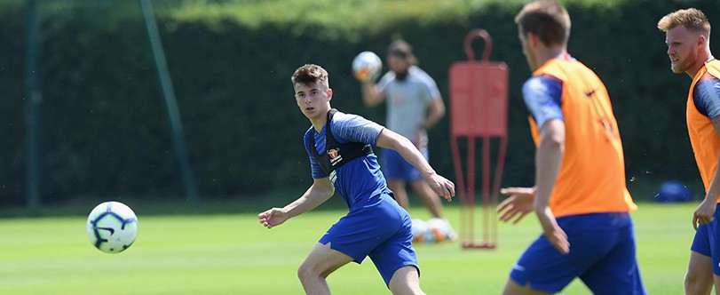 Tiết lộ lý do vì sao Chelsea cho phép Mason Mount và Fikayo Tomori được ra sân đối đầu với chính Chelsea - Ảnh 3. Tiết lộ lý do vì sao Chelsea cho phép Mason Mount và Fikayo Tomori được ra sân đối đầu với chính Chelsea - Ảnh 3.