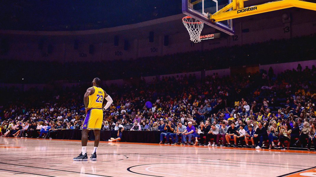 Nhu cầu mua vé xem LeBron James và Lakers tăng đến 400%, hơn cả ĐKVĐ Golden State Warriors
