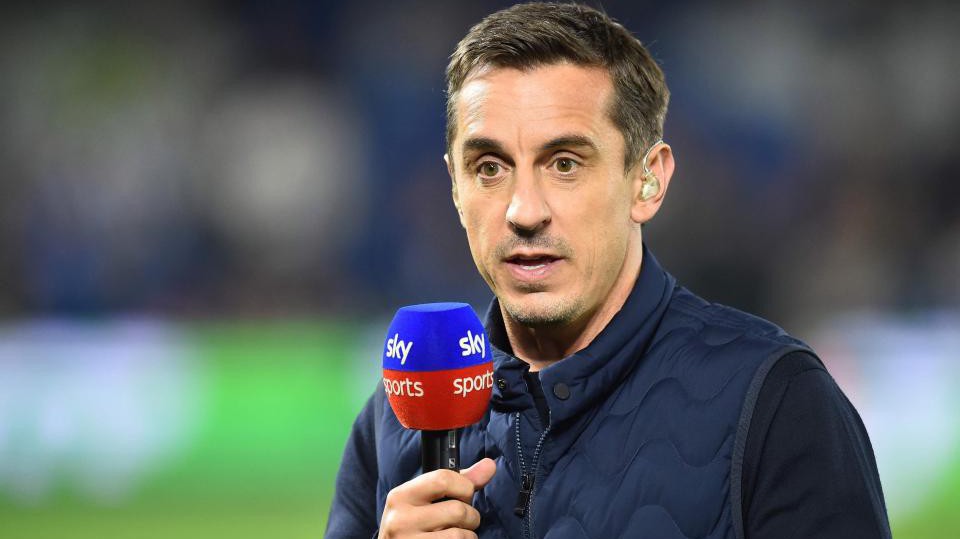Gary Neville: "BLĐ MU điều hành CLB như chơi Football Manager"