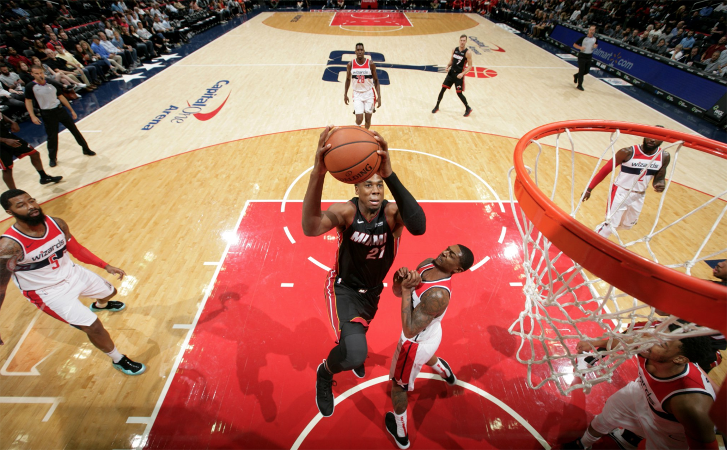 Đối với Dwyane Wade, tuổi tác đơn giản chỉ là một con số và anh vừa thể hiện điều đó trong trận đấu sáng nay - Ảnh 2. Đối với Dwyane Wade, tuổi tác đơn giản chỉ là một con số và anh vừa thể hiện điều đó trong trận đấu sáng nay - Ảnh 2.