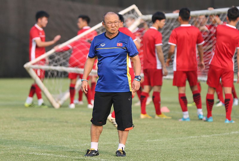 Danh sách tuyển Việt Nam dự AFF Cup 2018: Thầy Park loại chân chuyền hay nhất V.League?