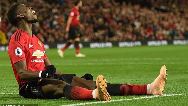 CĐV Man Utd không thể tin được vị trí thi đấu của Paul Pogba trong trận gặp Newcastle