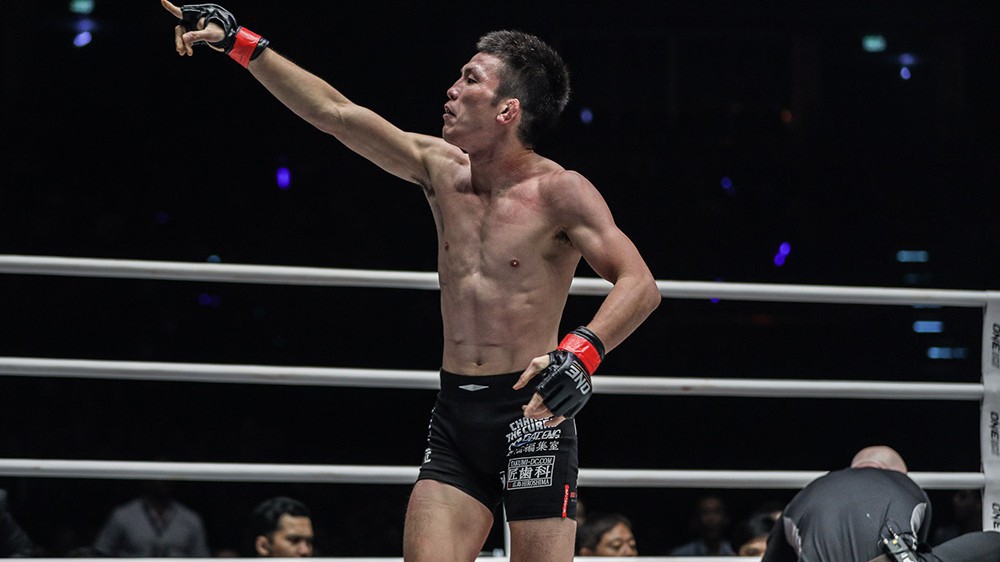 Ev Ting "thua như bán độ" trước Shinya Aoki tại ONE Championship