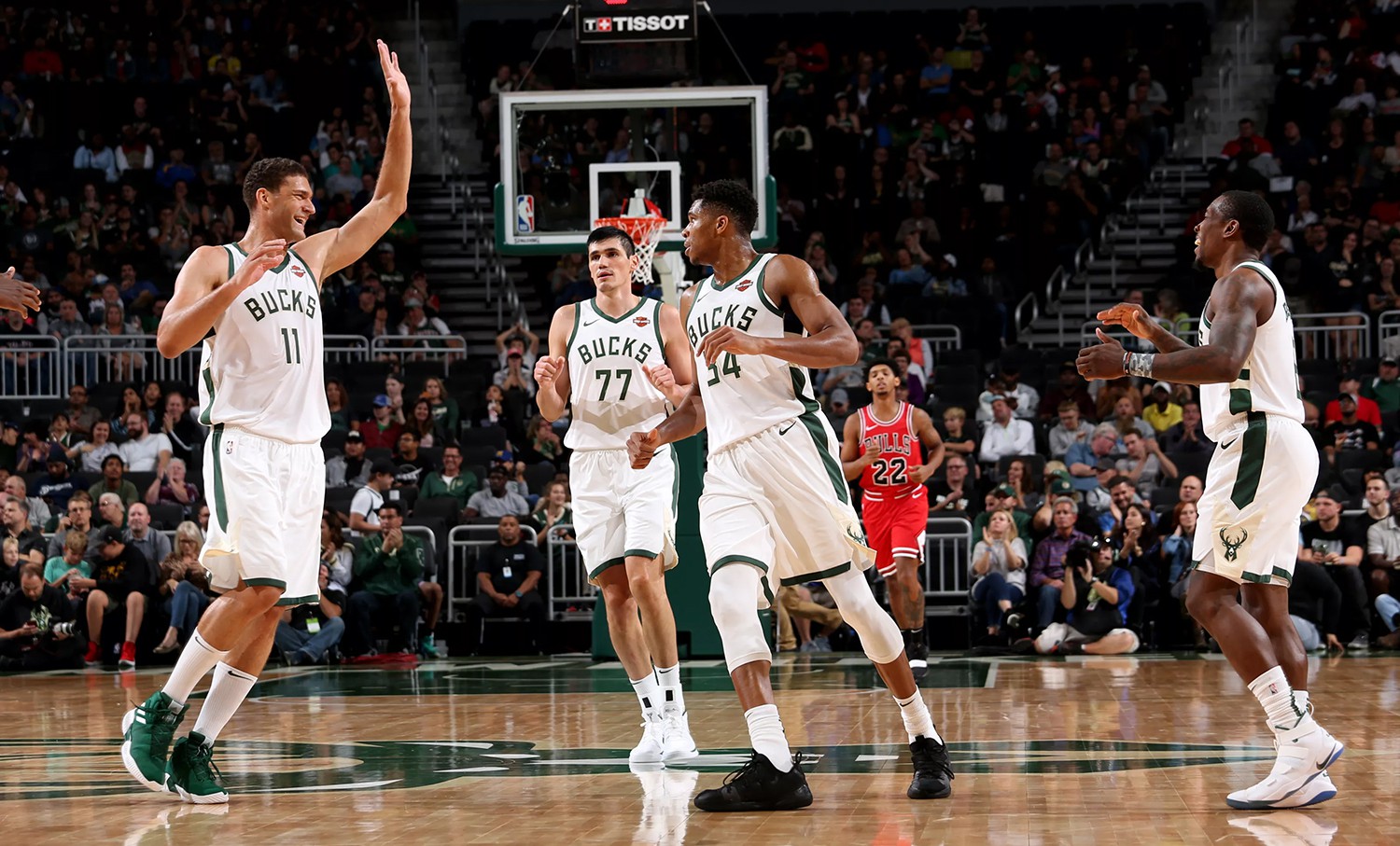 Giannis Antetokounmpo: Đợi danh hiệu MVP để khẳng định thời đã đến - Ảnh 5. Giannis Antetokounmpo: Đợi danh hiệu MVP để khẳng định thời đã đến - Ảnh 5.