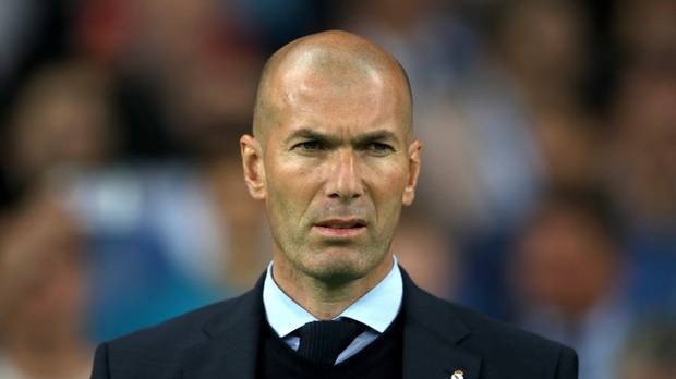 Từ chối MU, Zidane chờ đợi cuộc gọi từ Bayern?
