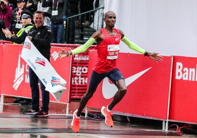 Kipchoge chê Mo Farah chạy marathon 2h05 còn... chậm