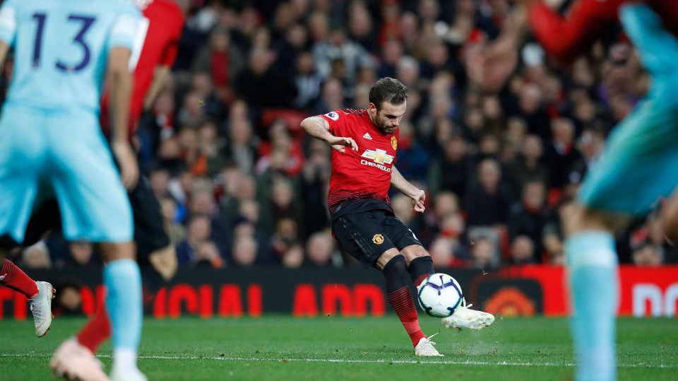 Mata tiết lộ bí quyết sút phạt thành bàn trong màn ngược dòng không tưởng của MU trước Newcastle