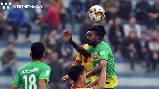 HLV Nguyễn Văn Sỹ vừa mừng vừa lo dù Nam Định giành vé dự play-off